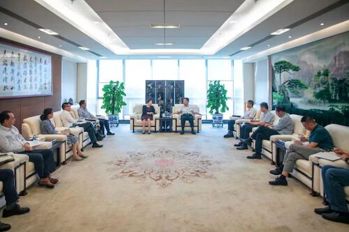 0820-微信-打造京沪企业合作典范 ayx爱游戏京能集团共议拓展多领域合作1